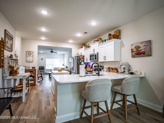 6099 Hickory Point Drive, Walls, MS 38680
