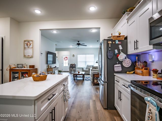 6099 Hickory Point Drive, Walls, MS 38680