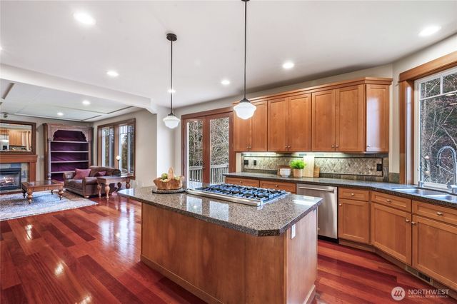 24502 NE 27th Place, Sammamish, WA 98074