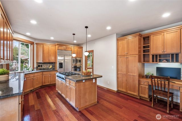 24502 NE 27th Place, Sammamish, WA 98074