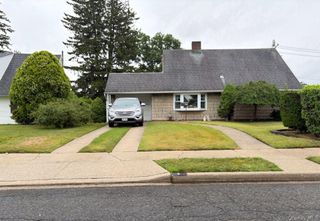 7 Mockingbird Lane, Levittown, NY 11756