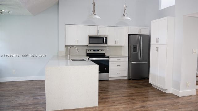 832 NW 92nd Ave 932, Plantation, FL 33324
