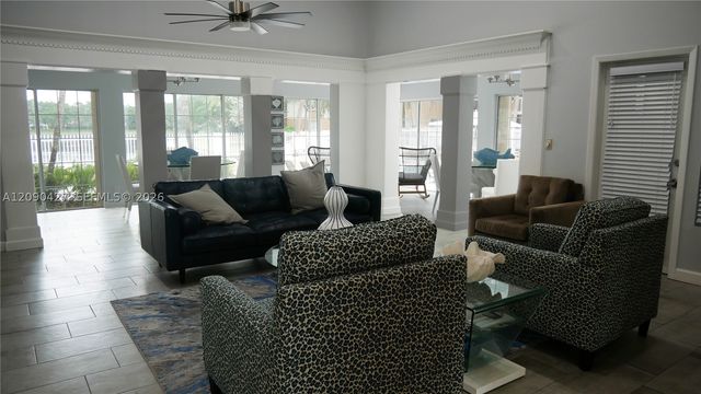 832 NW 92nd Ave 932, Plantation, FL 33324