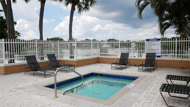 832 NW 92nd Ave 932, Plantation, FL 33324