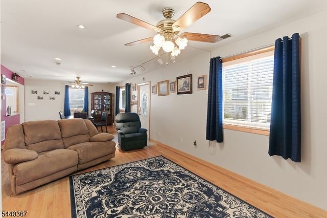7 Franklin St, Little Ferry Boro, NJ 07643