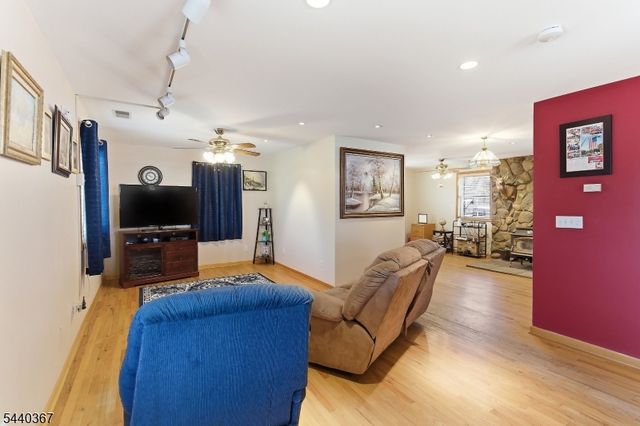7 Franklin St, Little Ferry Boro, NJ 07643