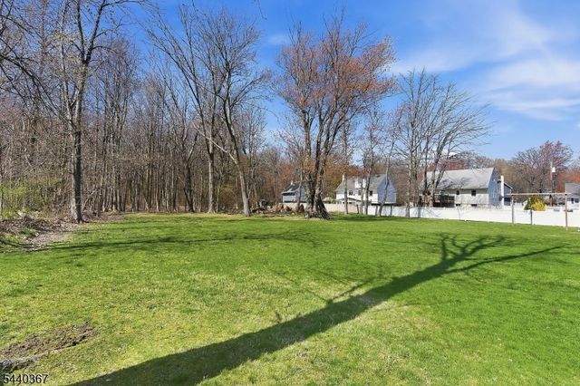7 Franklin St, Little Ferry Boro, NJ 07643