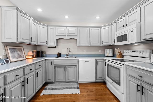 102 Lakeshore Dr, Bardstown, KY 40004