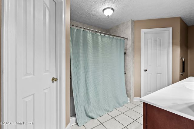 102 Lakeshore Dr, Bardstown, KY 40004