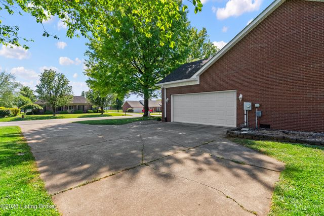 102 Lakeshore Dr, Bardstown, KY 40004
