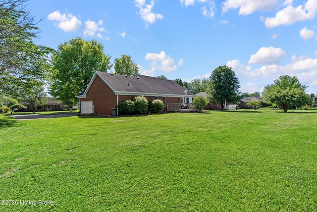 102 Lakeshore Dr, Bardstown, KY 40004