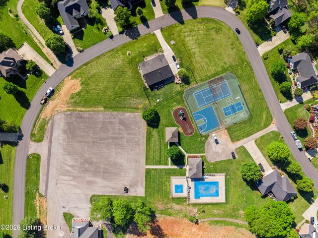 102 Lakeshore Dr, Bardstown, KY 40004
