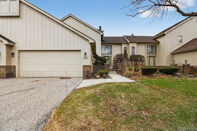 37936 N Laurel Park Drive, Livonia, MI 48152