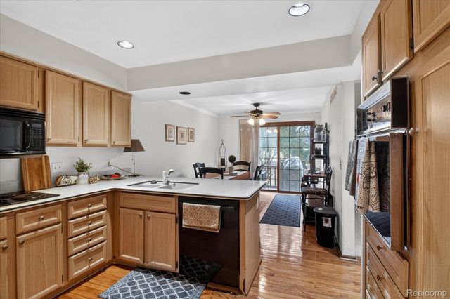 37936 N Laurel Park Drive, Livonia, MI 48152