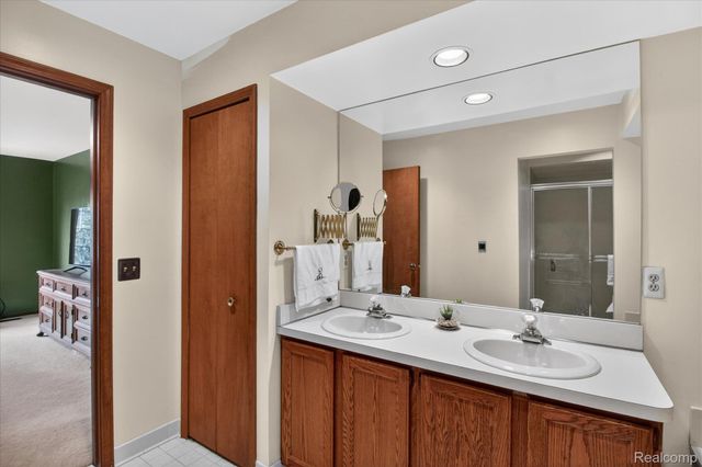 37936 N Laurel Park Drive, Livonia, MI 48152