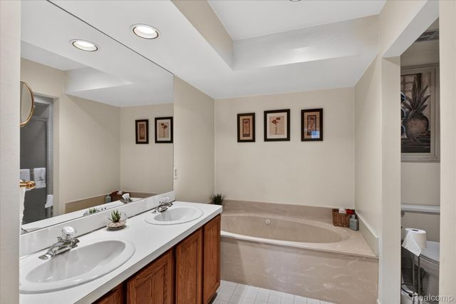 37936 N Laurel Park Drive, Livonia, MI 48152