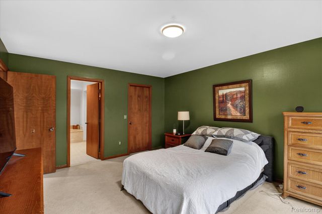 37936 N Laurel Park Drive, Livonia, MI 48152