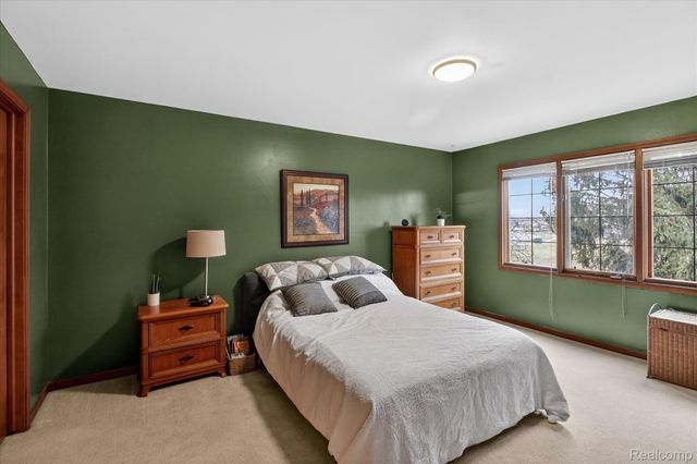 37936 N Laurel Park Drive, Livonia, MI 48152