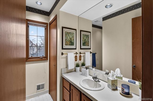 37936 N Laurel Park Drive, Livonia, MI 48152