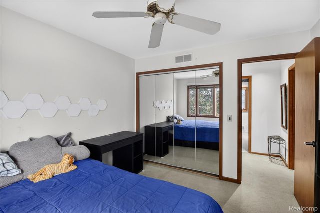 37936 N Laurel Park Drive, Livonia, MI 48152