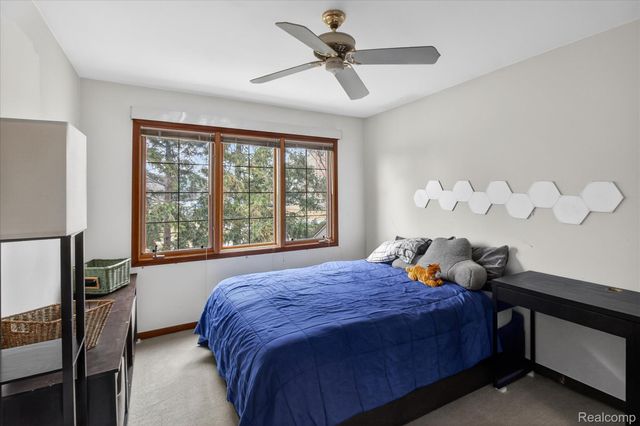 37936 N Laurel Park Drive, Livonia, MI 48152