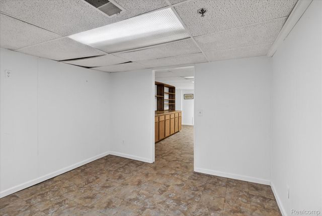 37936 N Laurel Park Drive, Livonia, MI 48152