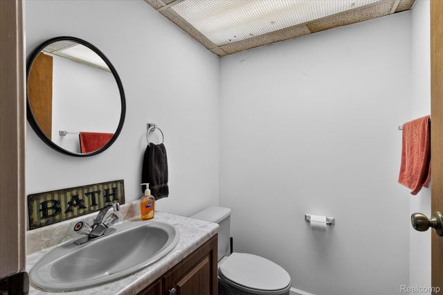 37936 N Laurel Park Drive, Livonia, MI 48152