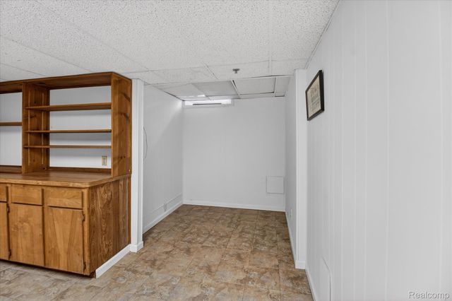 37936 N Laurel Park Drive, Livonia, MI 48152