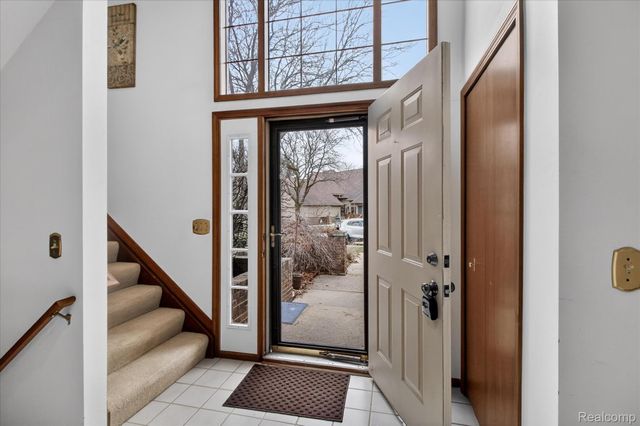 37936 N Laurel Park Drive, Livonia, MI 48152