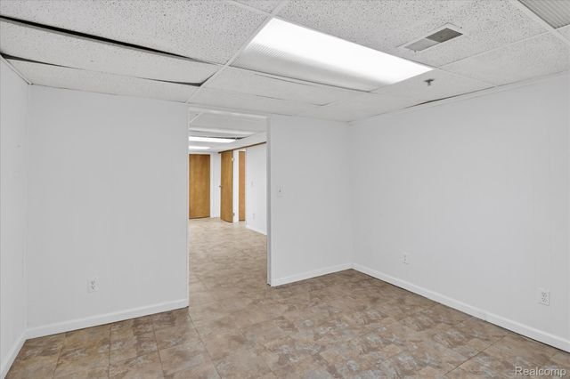 37936 N Laurel Park Drive, Livonia, MI 48152