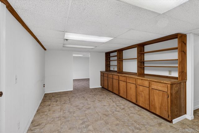 37936 N Laurel Park Drive, Livonia, MI 48152