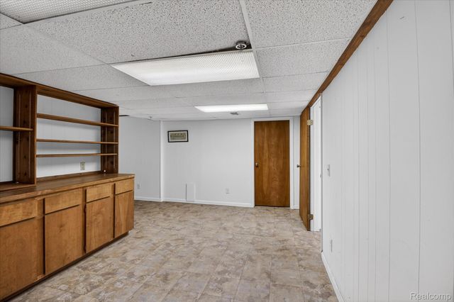 37936 N Laurel Park Drive, Livonia, MI 48152