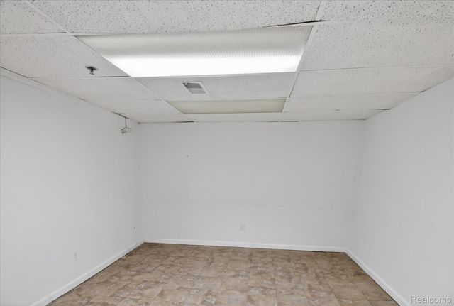 37936 N Laurel Park Drive, Livonia, MI 48152