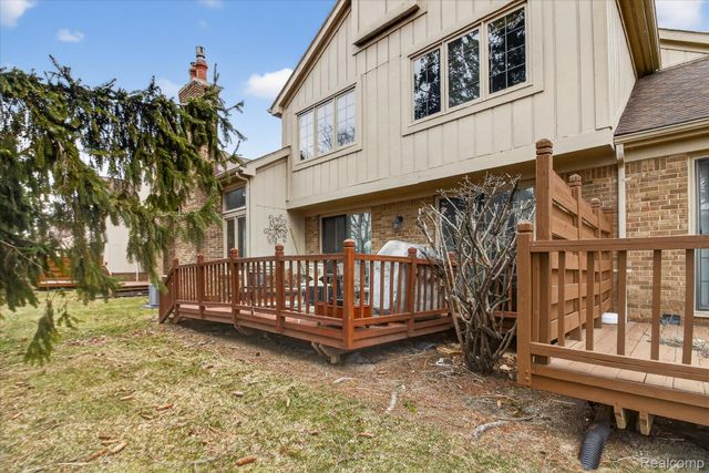 37936 N Laurel Park Drive, Livonia, MI 48152