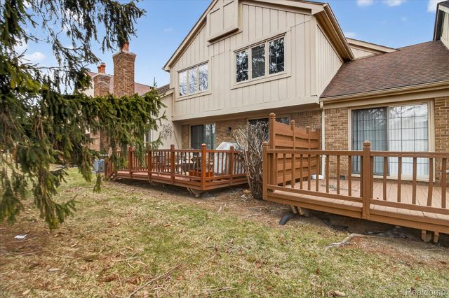 37936 N Laurel Park Drive, Livonia, MI 48152