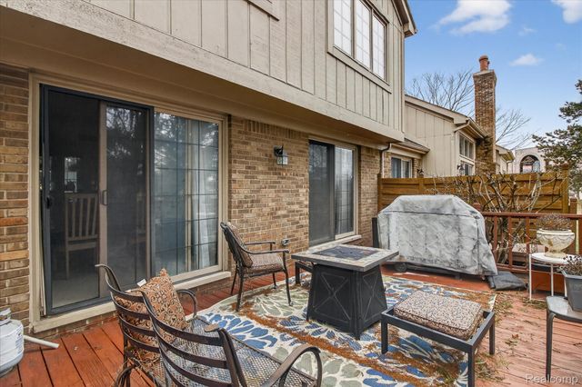 37936 N Laurel Park Drive, Livonia, MI 48152