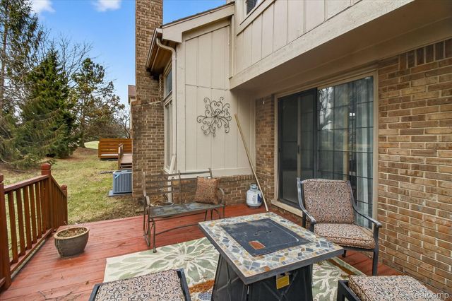 37936 N Laurel Park Drive, Livonia, MI 48152