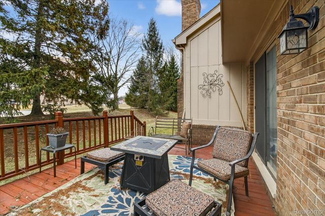 37936 N Laurel Park Drive, Livonia, MI 48152