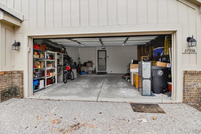 37936 N Laurel Park Drive, Livonia, MI 48152