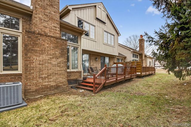37936 N Laurel Park Drive, Livonia, MI 48152