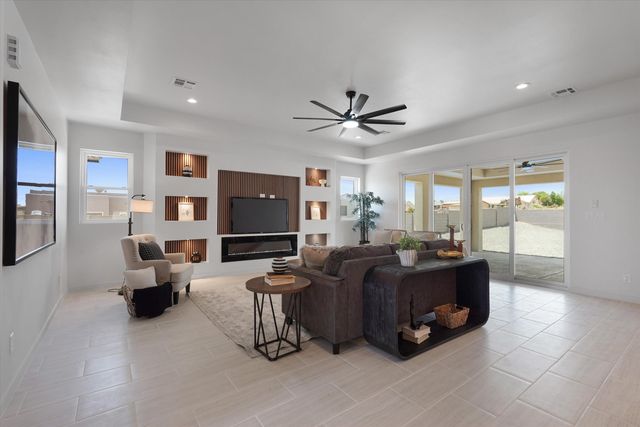 721 10th Avenue NE, Rio Rancho, NM 87124