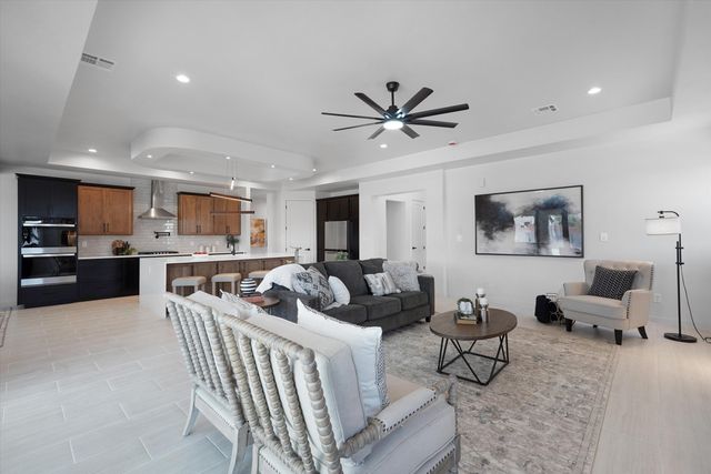 721 10th Avenue NE, Rio Rancho, NM 87124