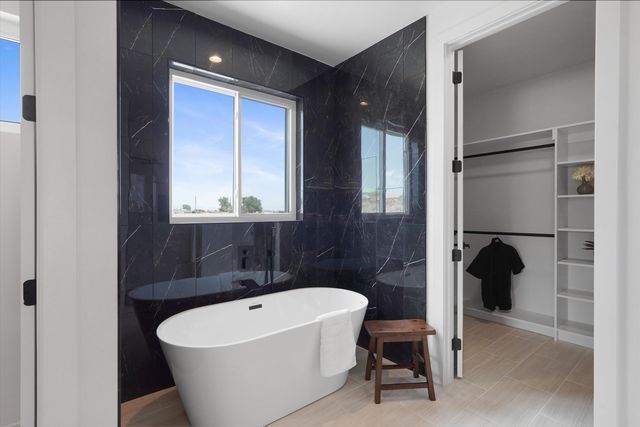 721 10th Avenue NE, Rio Rancho, NM 87124