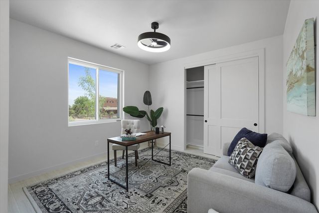721 10th Avenue NE, Rio Rancho, NM 87124