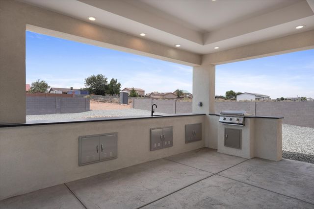 721 10th Avenue NE, Rio Rancho, NM 87124