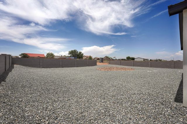 721 10th Avenue NE, Rio Rancho, NM 87124