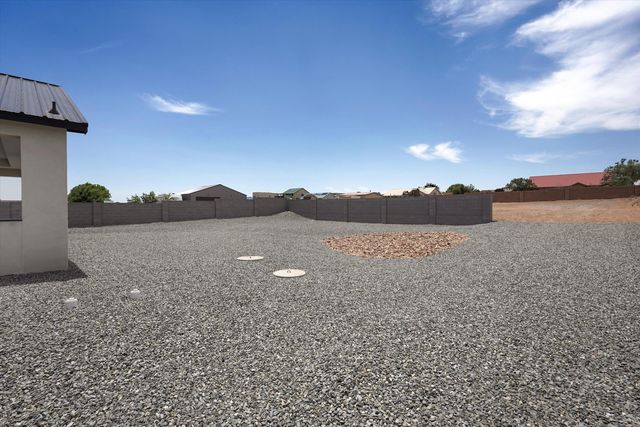 721 10th Avenue NE, Rio Rancho, NM 87124