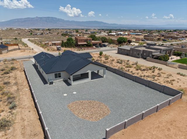 721 10th Avenue NE, Rio Rancho, NM 87124