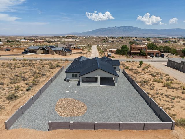 721 10th Avenue NE, Rio Rancho, NM 87124