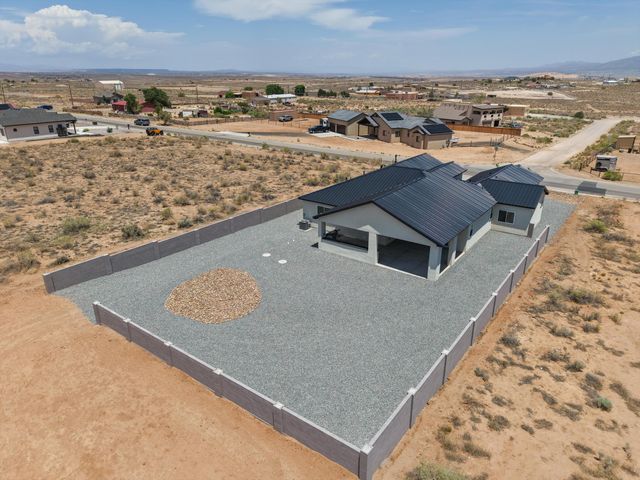 721 10th Avenue NE, Rio Rancho, NM 87124